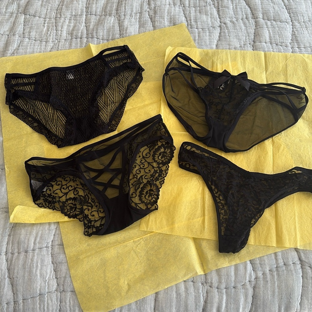 New: set of 5 panties: M/L 🌹